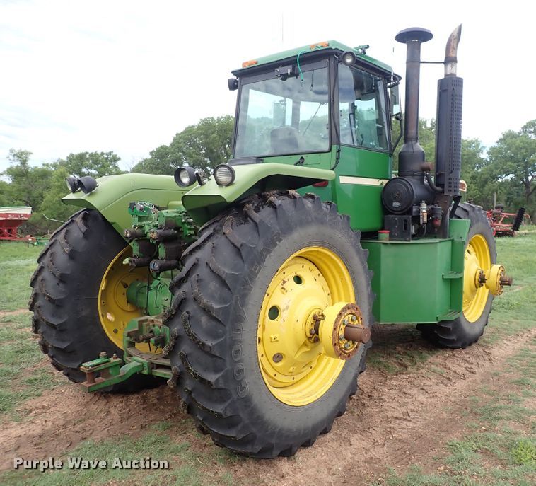 image for item DS7137 1982 John Deere 8850  4WD tractor