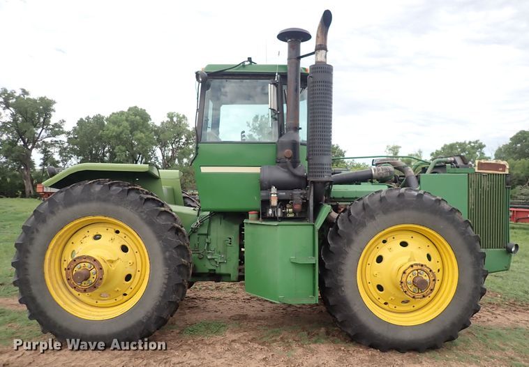 image for item DS7137 1982 John Deere 8850  4WD tractor