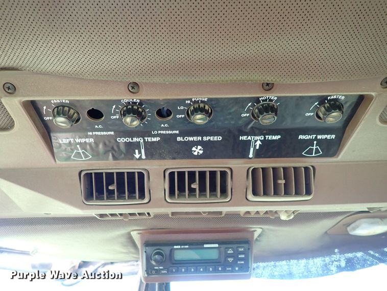 image for item DS7137 1982 John Deere 8850  4WD tractor