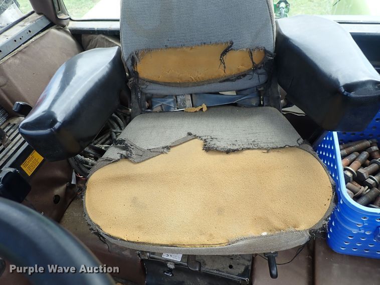 image for item DS7137 1982 John Deere 8850  4WD tractor