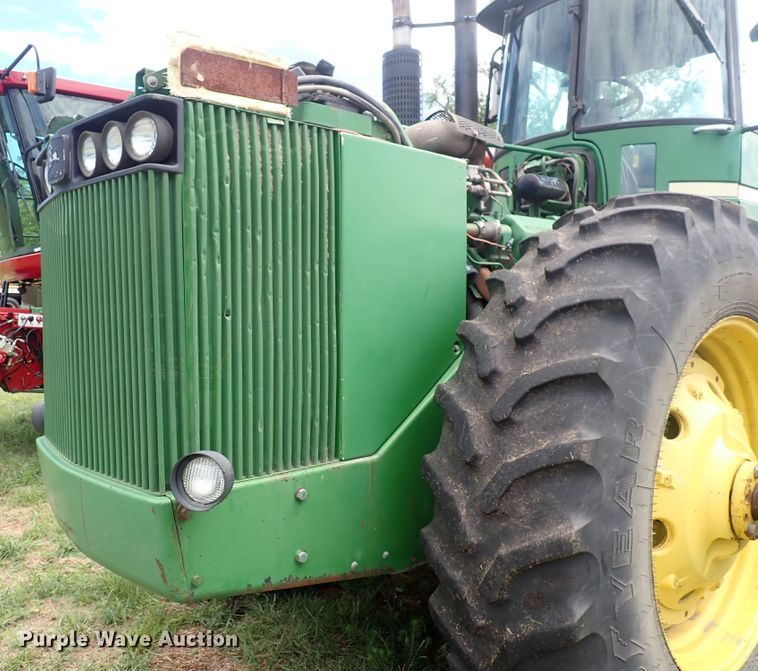 image for item DS7137 1982 John Deere 8850  4WD tractor