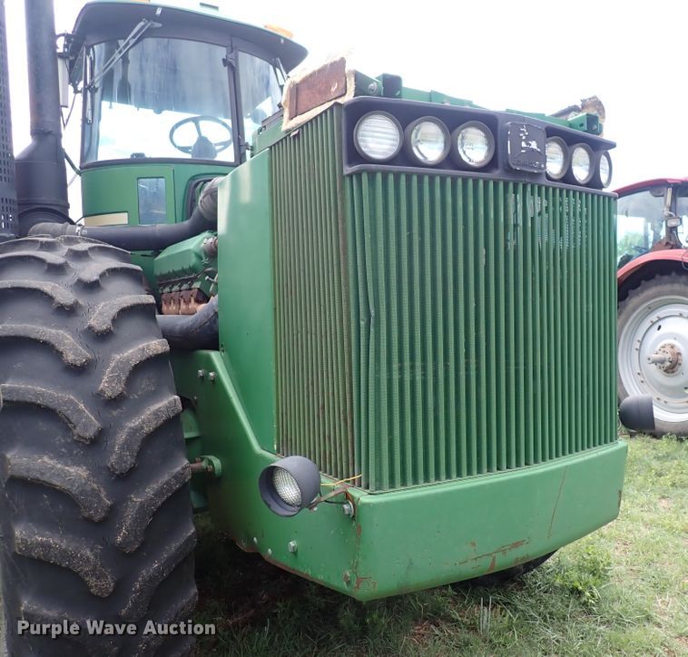 image for item DS7137 1982 John Deere 8850  4WD tractor