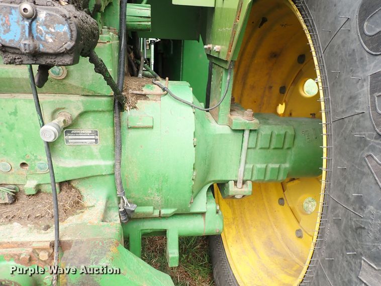 image for item DS7137 1982 John Deere 8850  4WD tractor