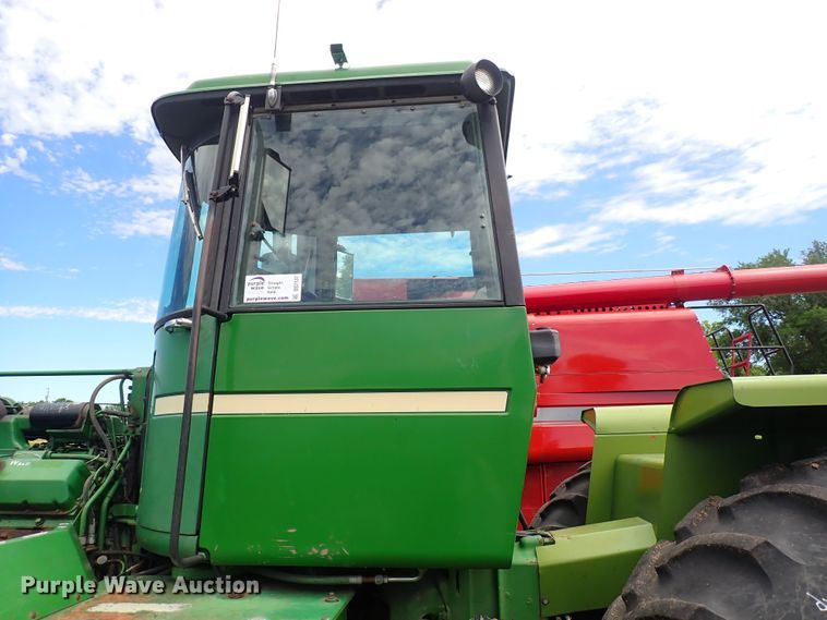 image for item DS7137 1982 John Deere 8850  4WD tractor