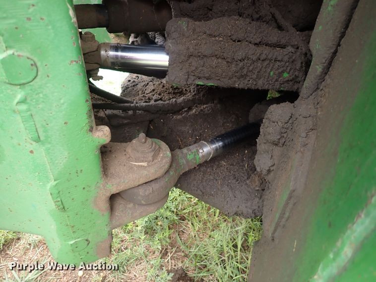 image for item DS7137 1982 John Deere 8850  4WD tractor