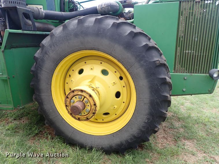 image for item DS7137 1982 John Deere 8850  4WD tractor