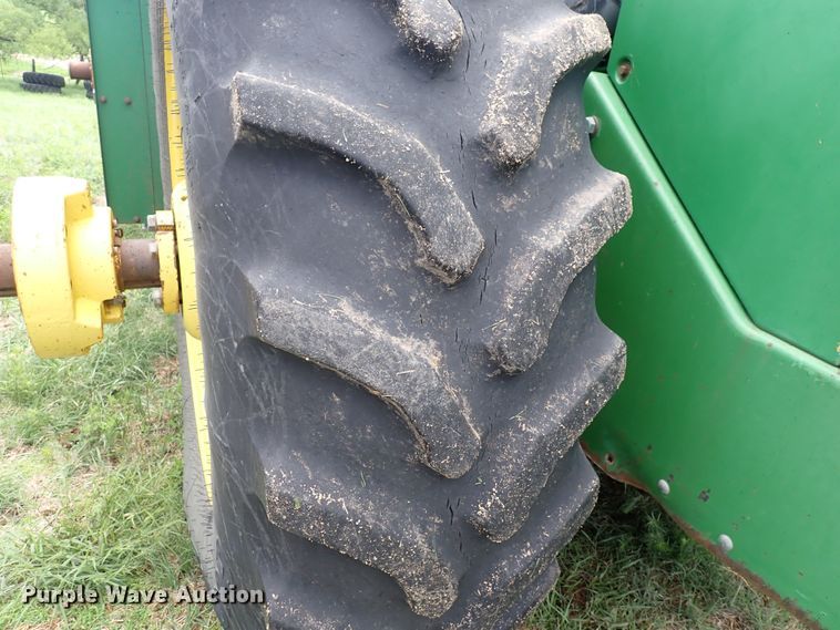 image for item DS7137 1982 John Deere 8850  4WD tractor