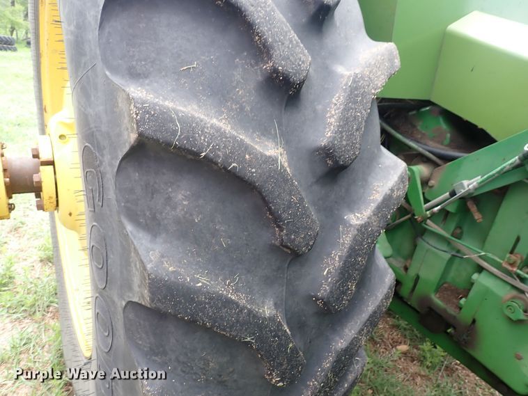 image for item DS7137 1982 John Deere 8850  4WD tractor