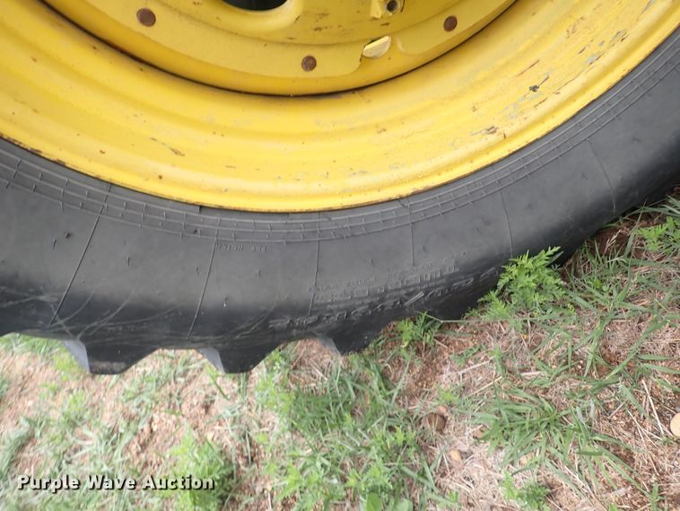 image for item DS7137 1982 John Deere 8850  4WD tractor