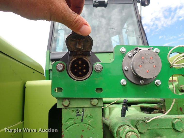 image for item DS7137 1982 John Deere 8850  4WD tractor