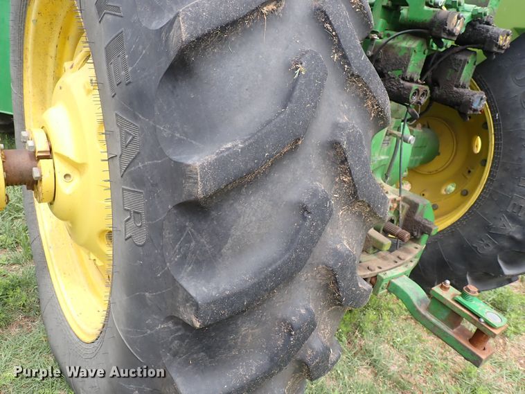 image for item DS7137 1982 John Deere 8850  4WD tractor