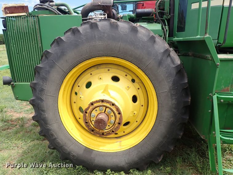 image for item DS7137 1982 John Deere 8850  4WD tractor
