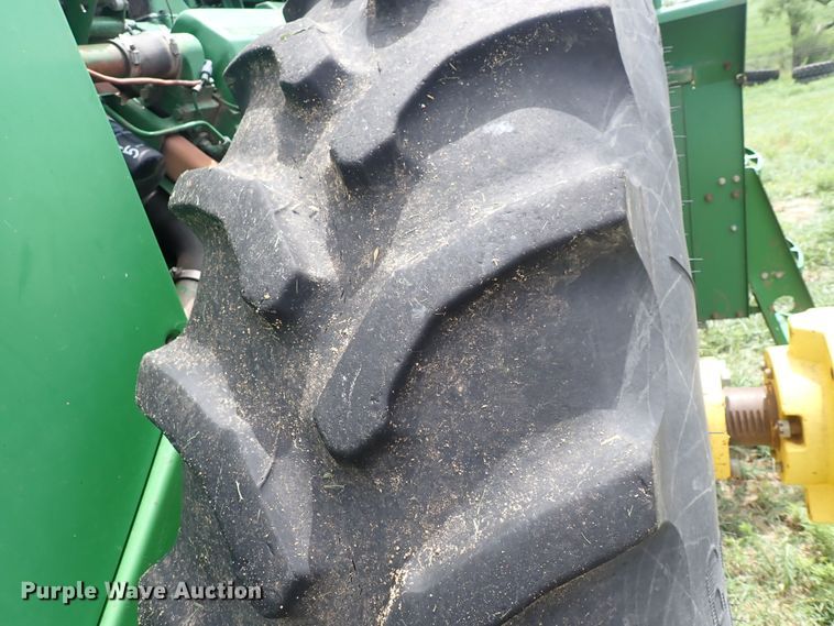 image for item DS7137 1982 John Deere 8850  4WD tractor