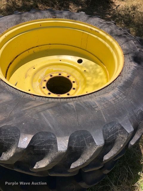 image for item DS7137 1982 John Deere 8850  4WD tractor