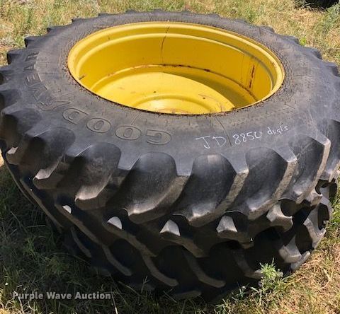 image for item DS7137 1982 John Deere 8850  4WD tractor