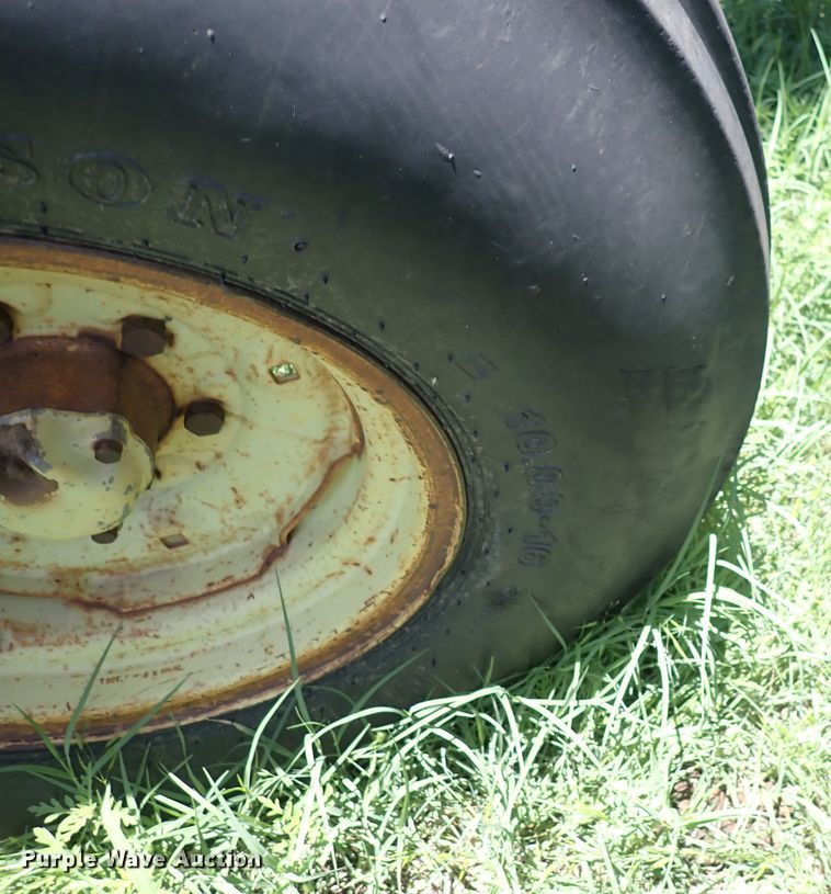 image for item DS7139 1972 John Deere 4320  tractor