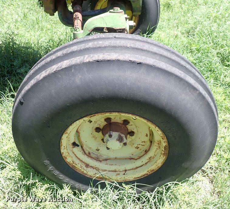 image for item DS7139 1972 John Deere 4320  tractor