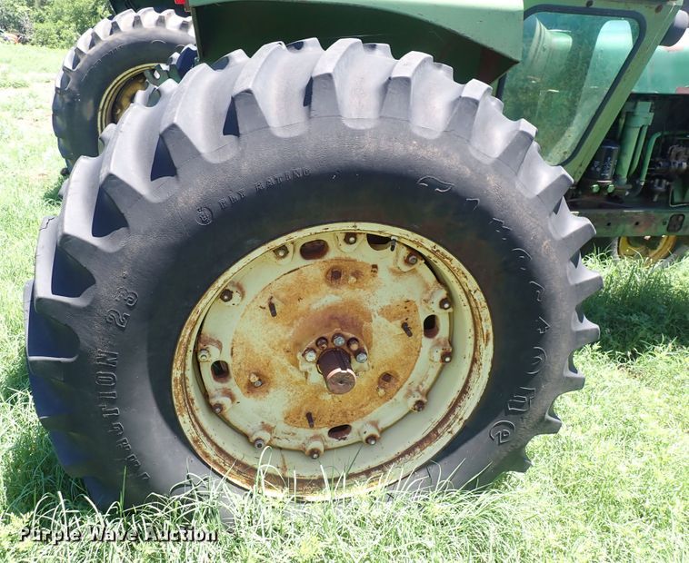 image for item DS7139 1972 John Deere 4320  tractor