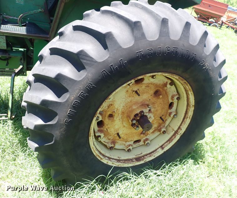 image for item DS7139 1972 John Deere 4320  tractor