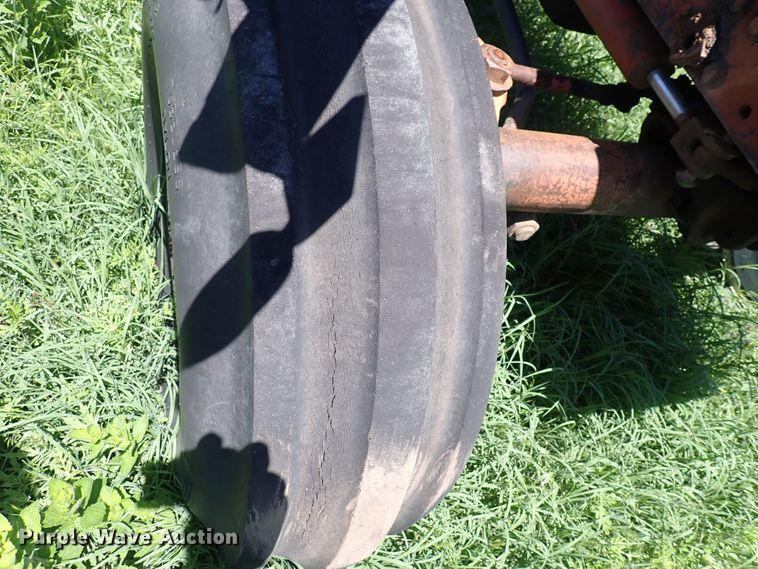 image for item DS7140 International 1206  tractor