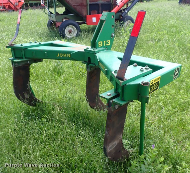 image for item DS7148 John Deere 913  V-ripper