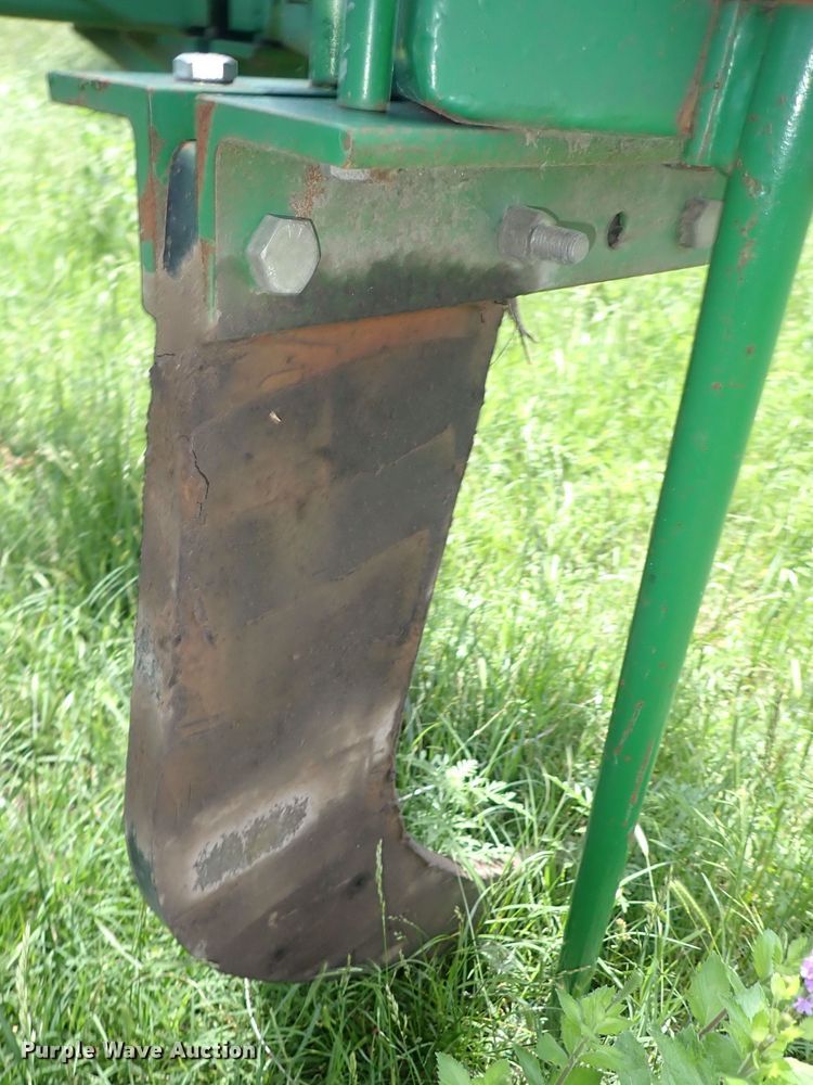 image for item DS7148 John Deere 913  V-ripper