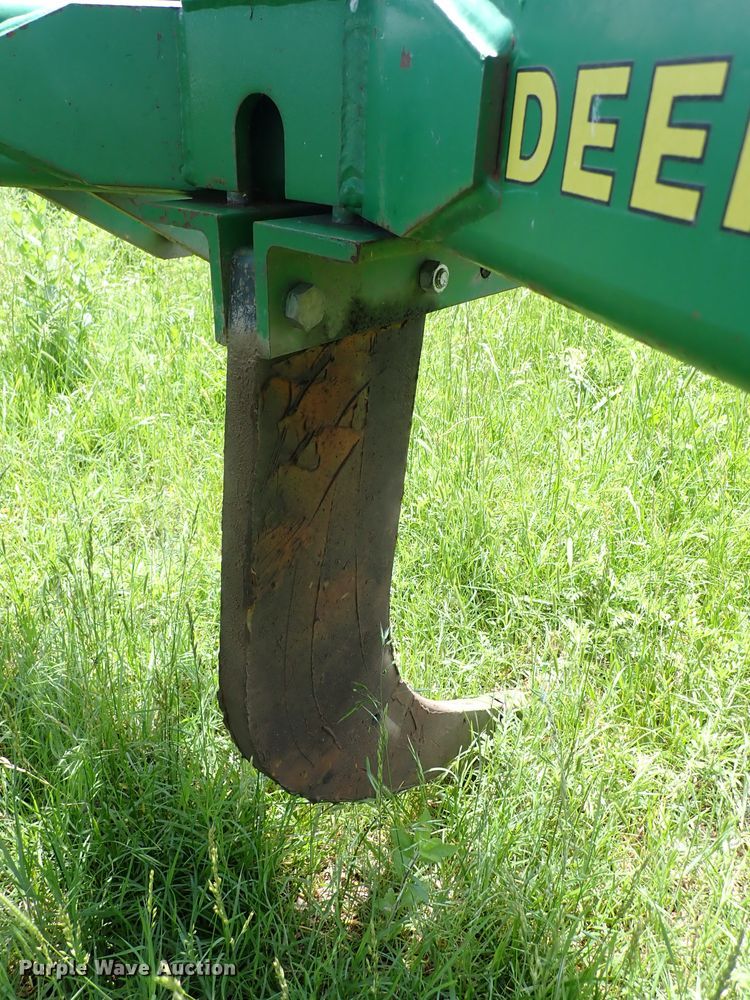 image for item DS7148 John Deere 913  V-ripper