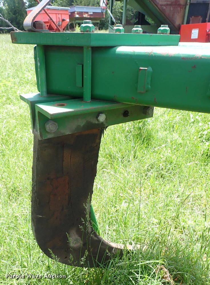 image for item DS7148 John Deere 913  V-ripper