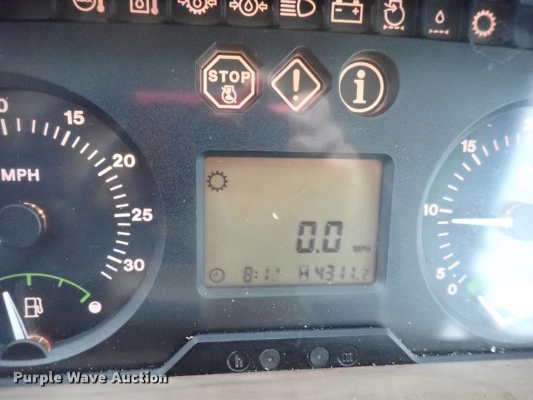 image for item DS7152 2003 John Deere 6320  tractor