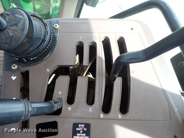 image for item DS7152 2003 John Deere 6320  tractor