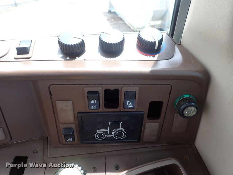 image for item DS7152 2003 John Deere 6320  tractor