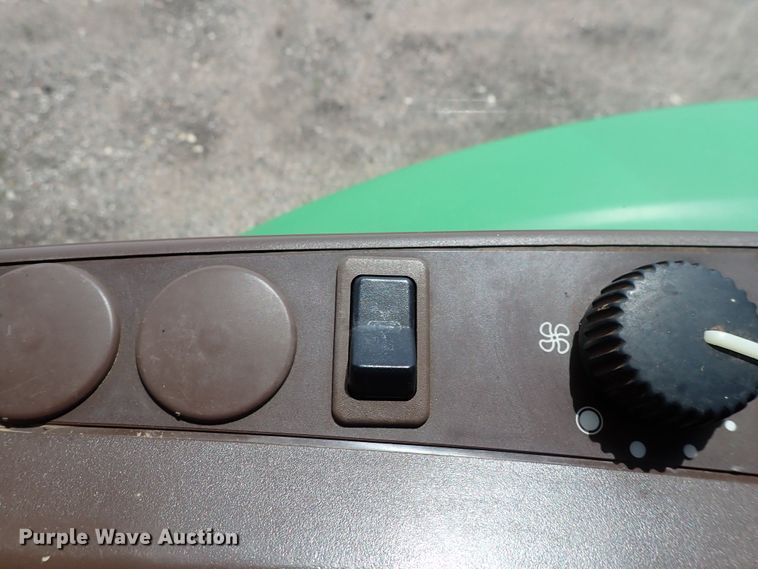 image for item DS7152 2003 John Deere 6320  tractor