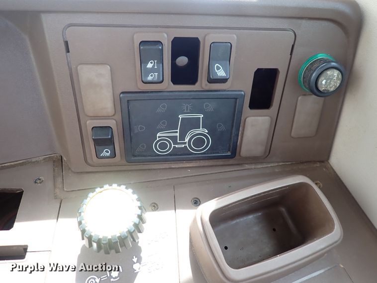 image for item DS7152 2003 John Deere 6320  tractor