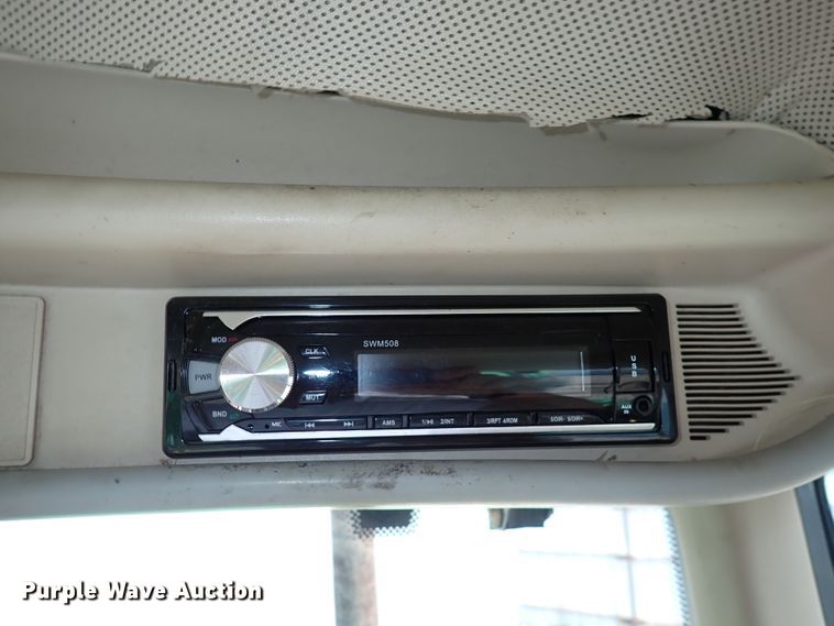 image for item DS7152 2003 John Deere 6320  tractor