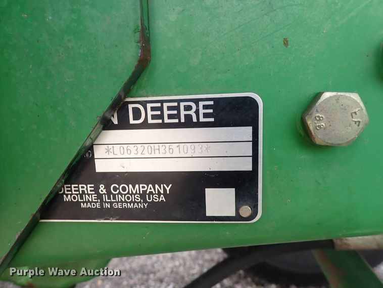 image for item DS7152 2003 John Deere 6320  tractor