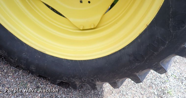 image for item DS7152 2003 John Deere 6320  tractor