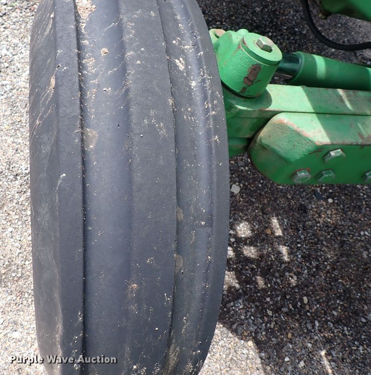 image for item DS7152 2003 John Deere 6320  tractor