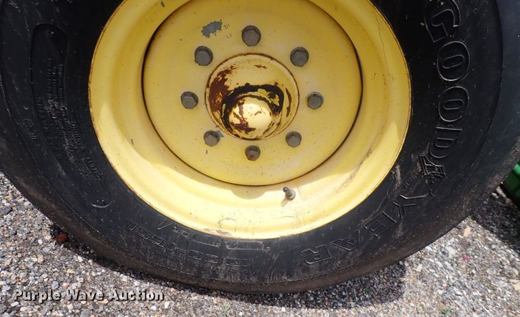 image for item DS7152 2003 John Deere 6320  tractor