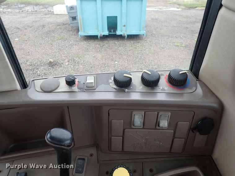 image for item DS7153 John Deere 7130 MFWD tractor