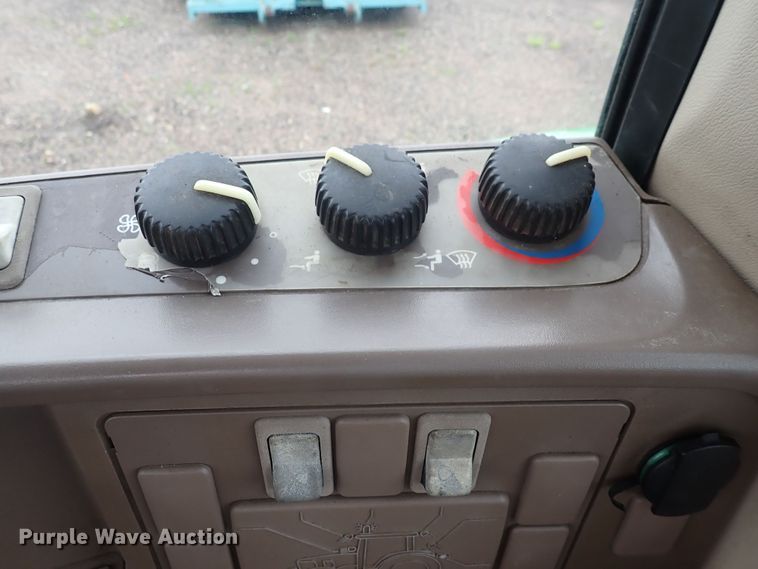 image for item DS7153 John Deere 7130 MFWD tractor