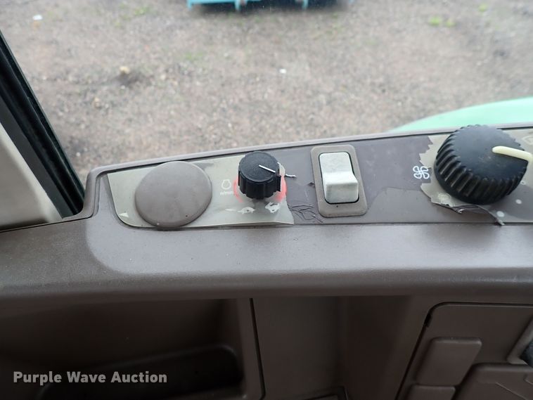 image for item DS7153 John Deere 7130 MFWD tractor