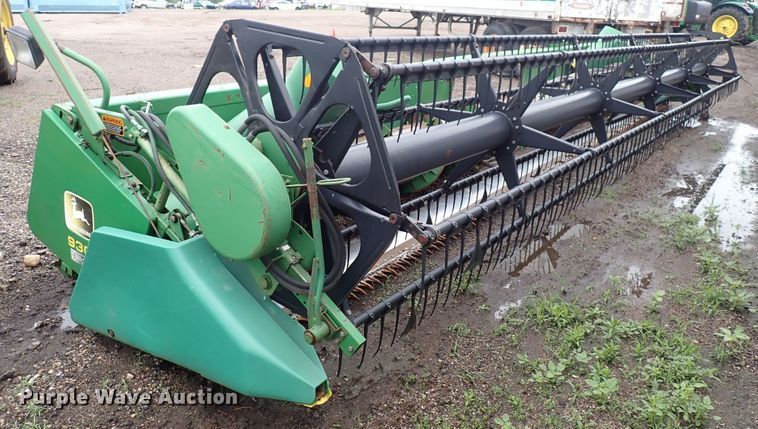 image for item DS7159 1996 John Deere 930  flex head