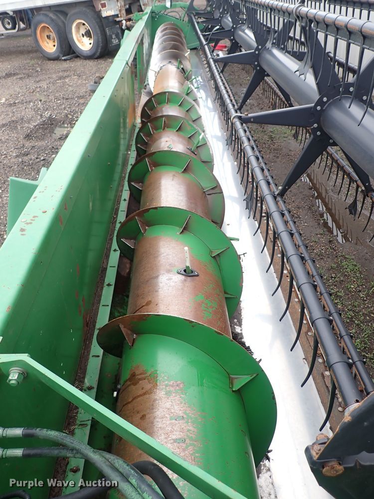 image for item DS7159 1996 John Deere 930  flex head