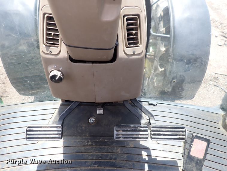 image for item DS7165 1995 John Deere 8400  MFWD tractor