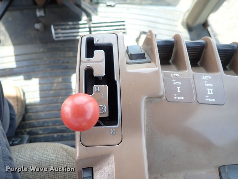 image for item DS7165 1995 John Deere 8400  MFWD tractor