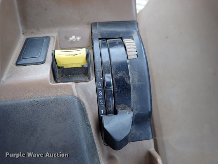 image for item DS7165 1995 John Deere 8400  MFWD tractor