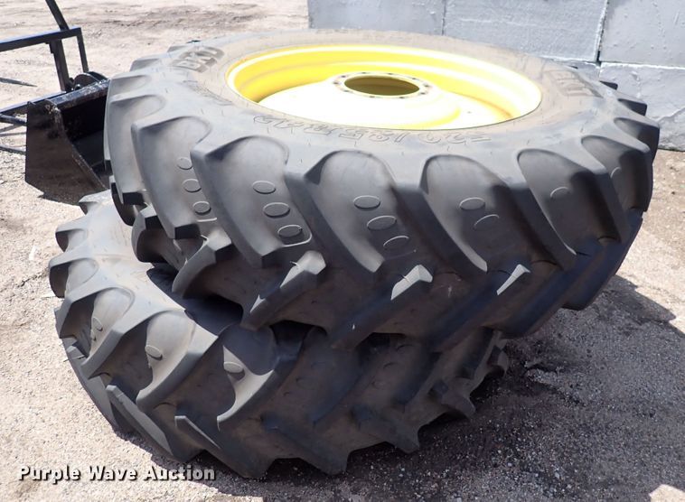 image for item DS7165 1995 John Deere 8400  MFWD tractor