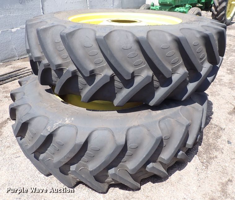 image for item DS7165 1995 John Deere 8400  MFWD tractor