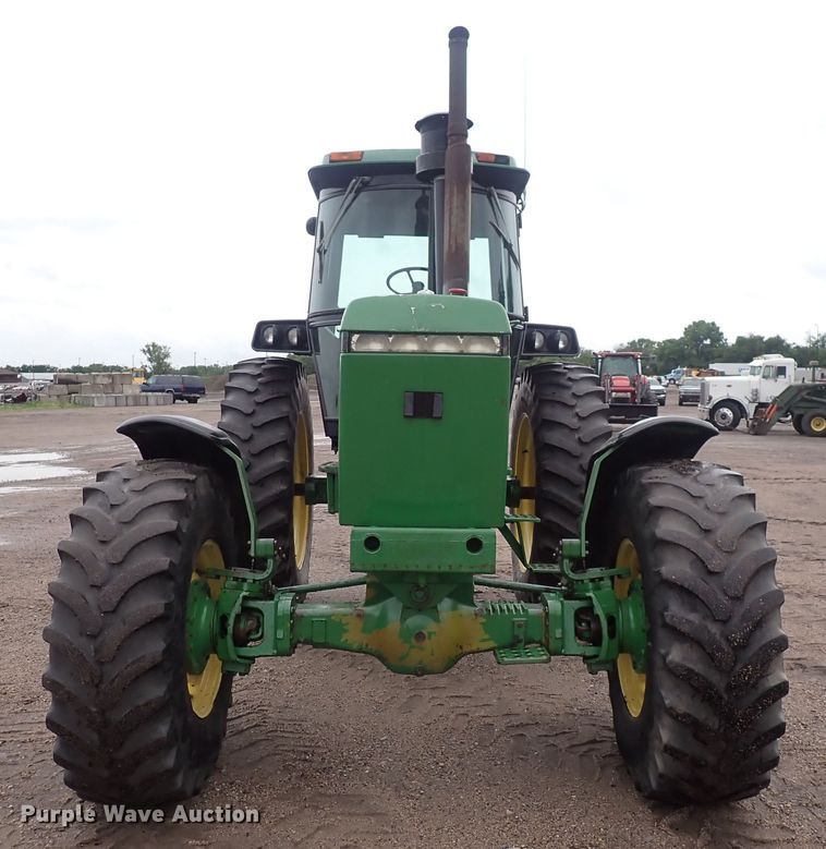 image for item DS7166 1988 John Deere 4450  MFWD tractor