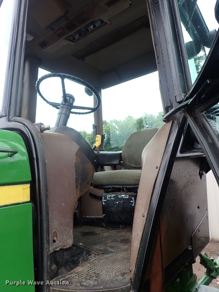 image for item DS7166 1988 John Deere 4450  MFWD tractor